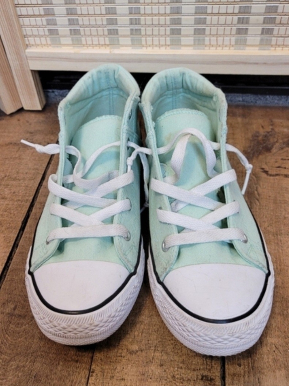 Falls Creek Jasmin Mid Low-Top Mint Sneakers Size 4m